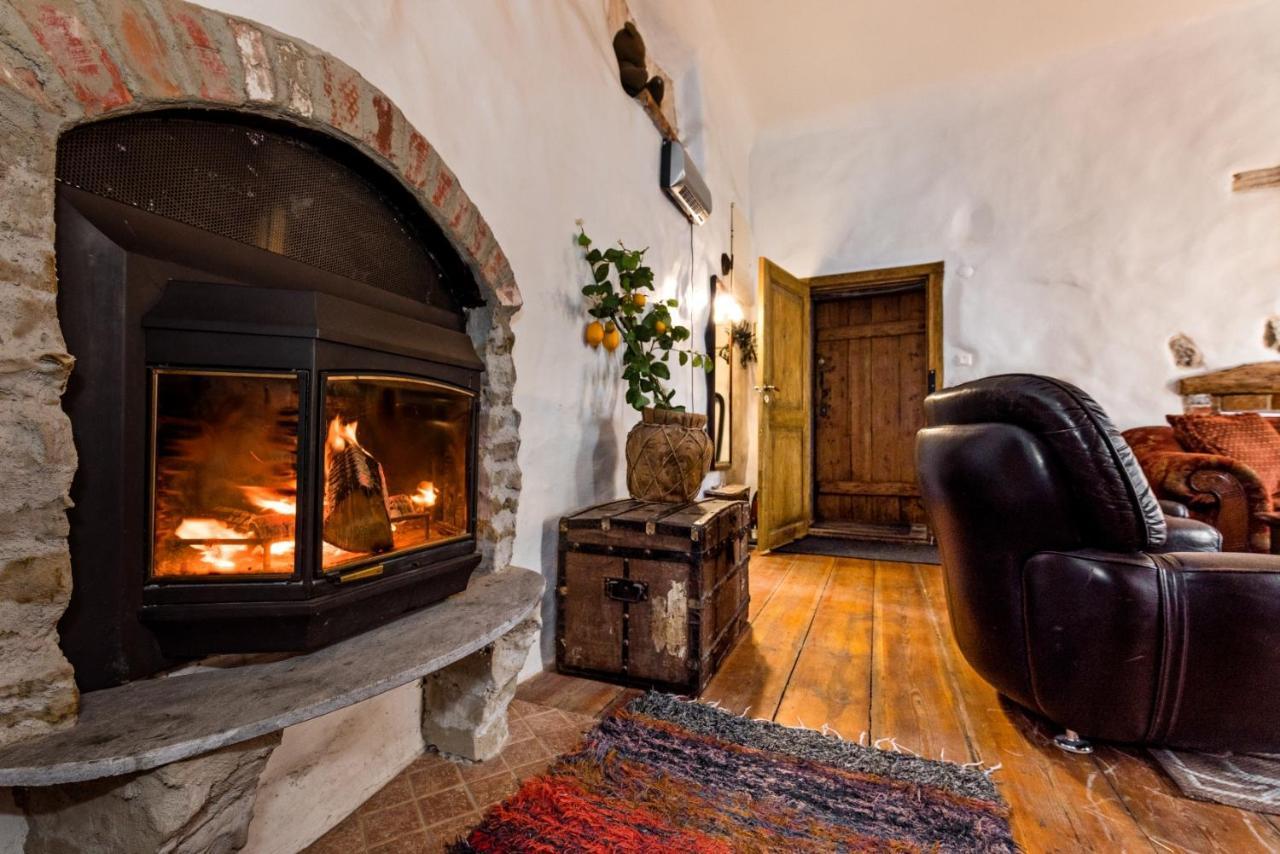 Historical Two-Bedroom Apartment With Sauna, Jacuzzi And Fireplace Tallinn Eksteriør billede